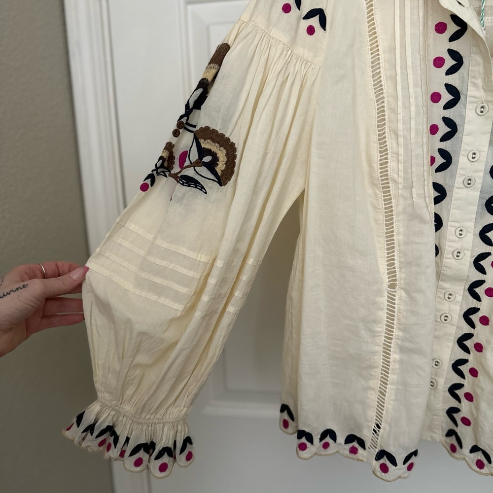New Farm Rio Palms Paradise Sand Embroidery Blouse - Picture 4 of 9